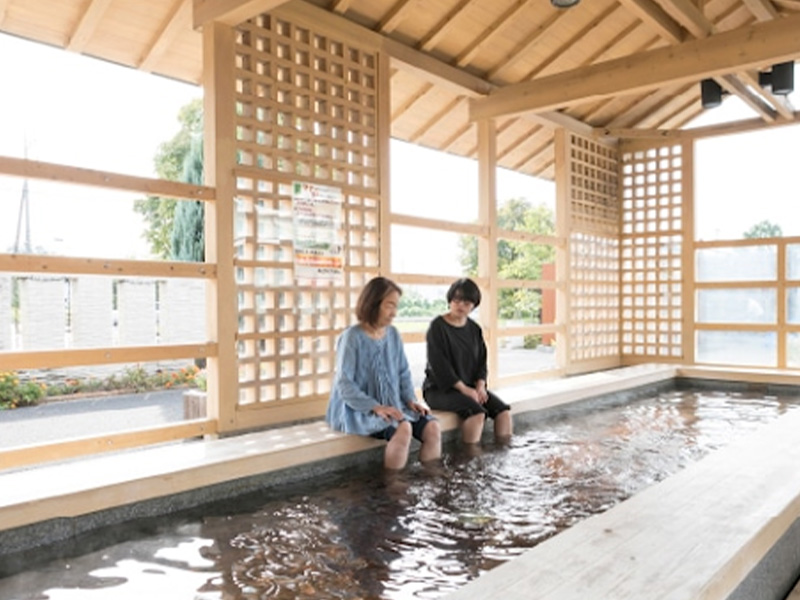 どまんなかたぬま　足湯