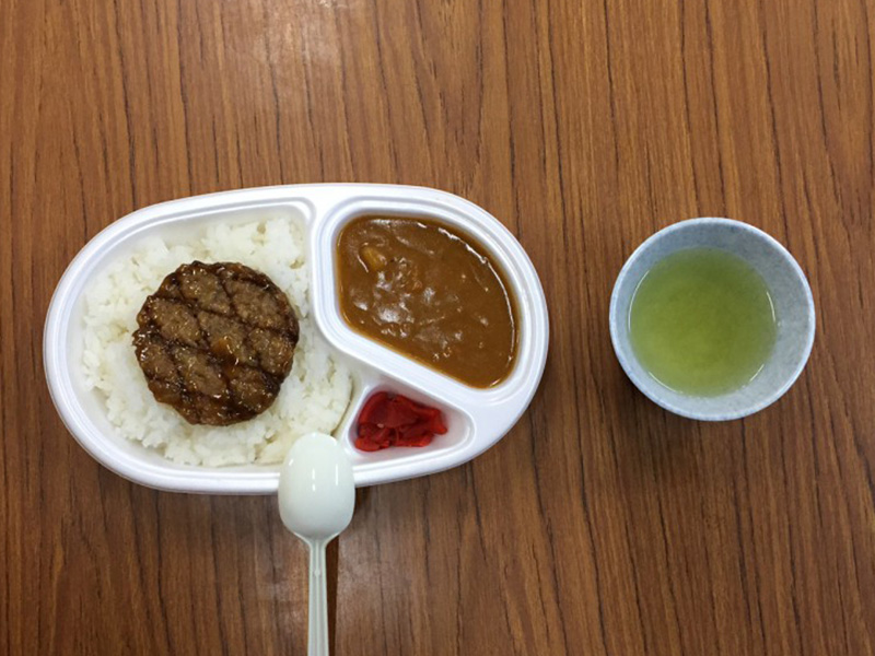 トモエ館　夕食　ハンバーグカレー