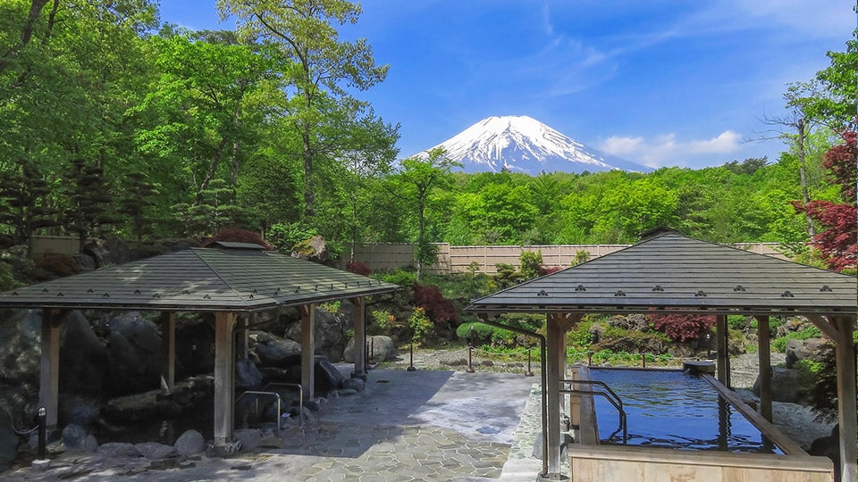 富士山の絶景が目の前に広がる「紅富士の湯」の露天風呂