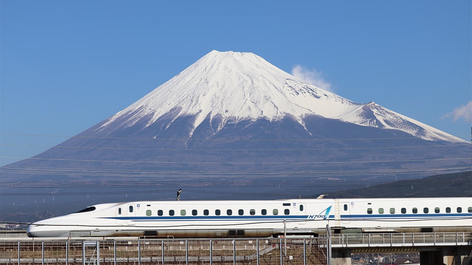 富士山と新幹線の風景