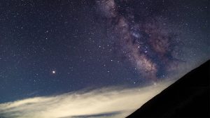 富士山から眺める天の川と星空