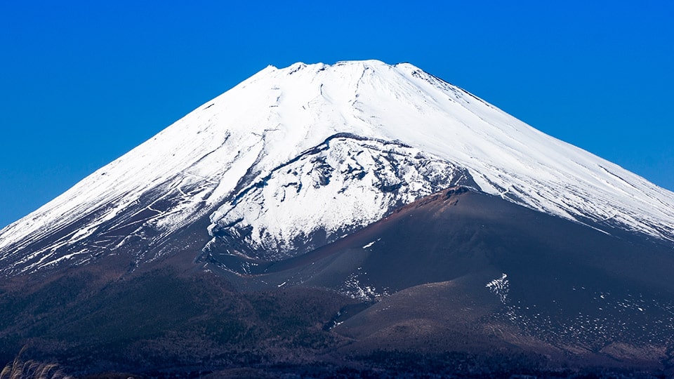 晴れ渡った日の富士山の美しい景観