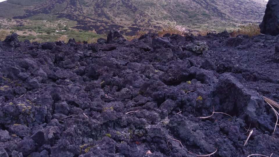 伊豆大島の三原山の溶岩群 アア溶岩