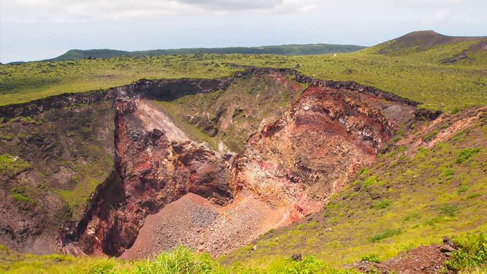 伊豆大島の三原山の火口