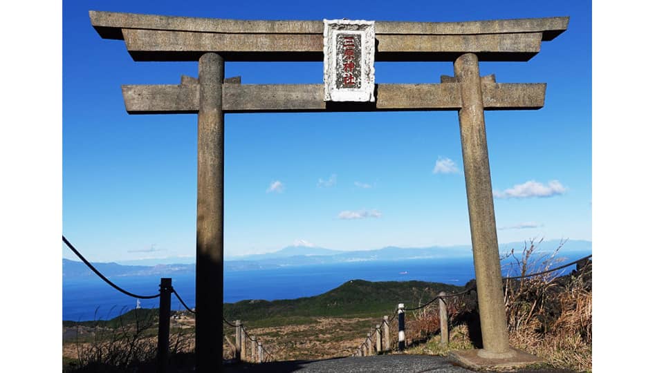 三原神社山頂の鳥居