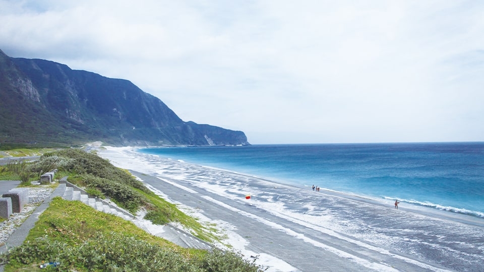 新島の羽状浦海岸