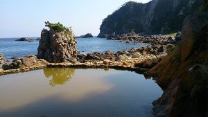 式根島の松が下雅湯の風景