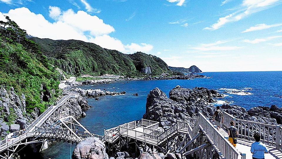 上から見た神津島の赤崎遊歩道