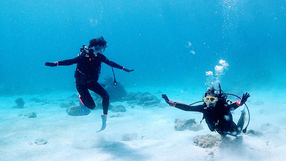 伊豆大島の秋の浜