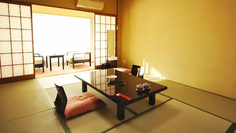 伊豆大島のホテル赤門の客室