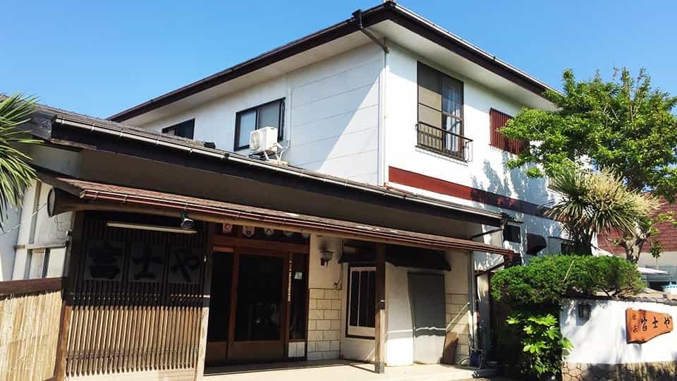 伊豆大島の旅荘 富士やの外観