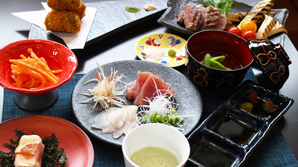 式根島の凪NAGIグランピングの夕食