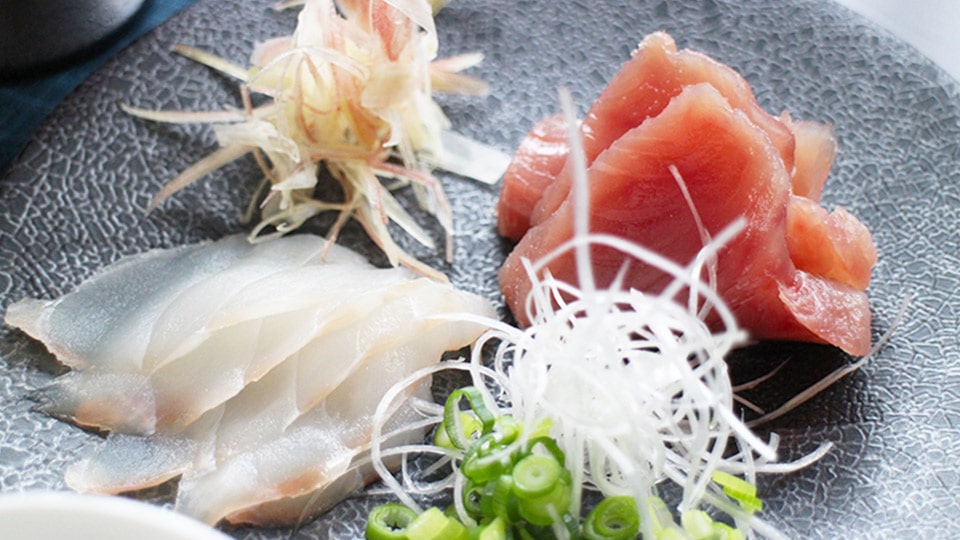 式根島の「凪NAGIグランピング」の食事の一皿