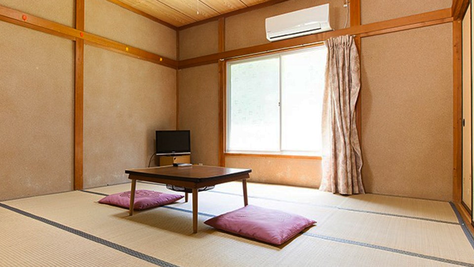 式根島の「民宿きろく」の部屋