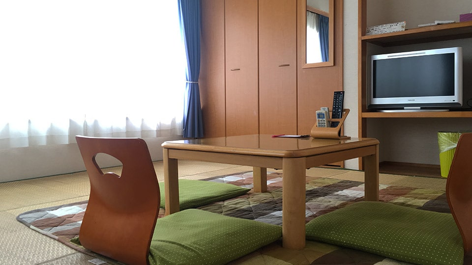 式根島の「島宿げんべい」の部屋