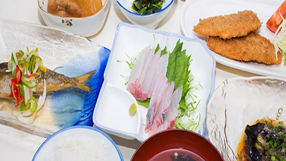 式根島の「島宿清水屋」の夕食