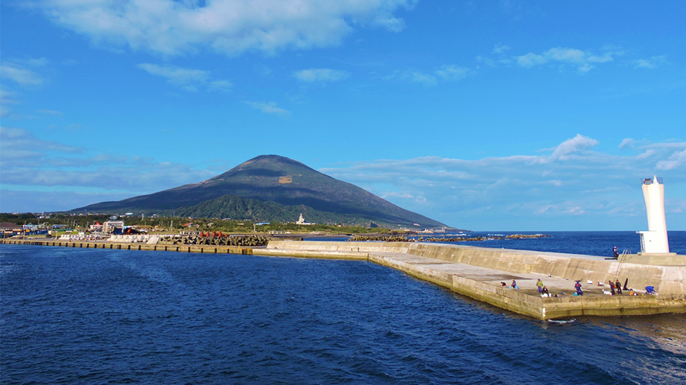 底土港から見える八丈富士
