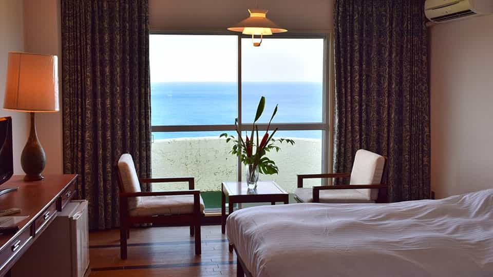 オーシャンビューのリードパークリゾート八丈島の部屋