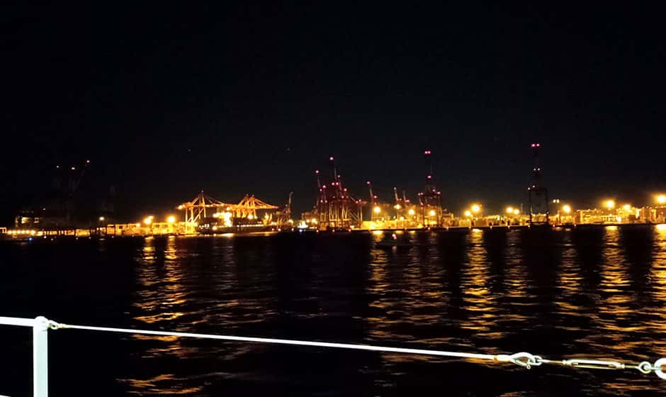 さるびあ丸の海からの夜景