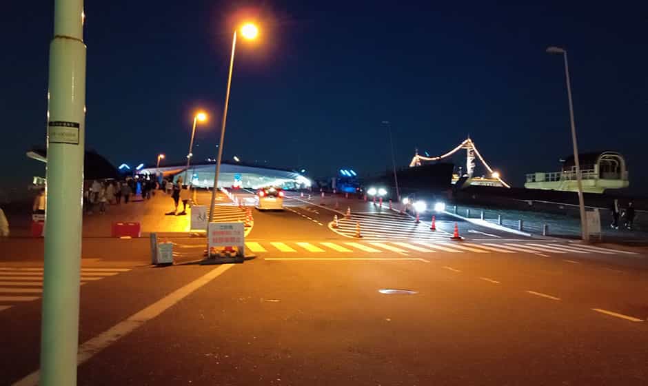 夜の横浜港大さん橋