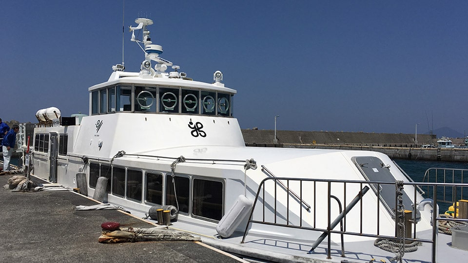 新島と式根島を結ぶ連絡船「にしき」