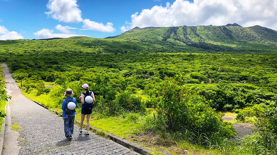 伊豆大島の三原山の風景