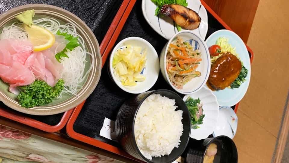 伊豆大島の民宿 朝海館の食事