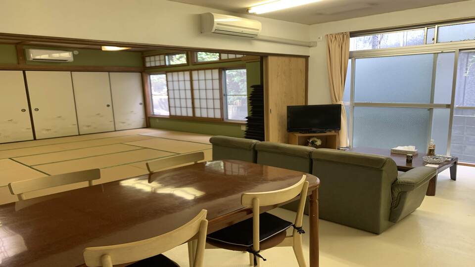 伊豆大島のゲストハウス 甚之丸の共有スペース