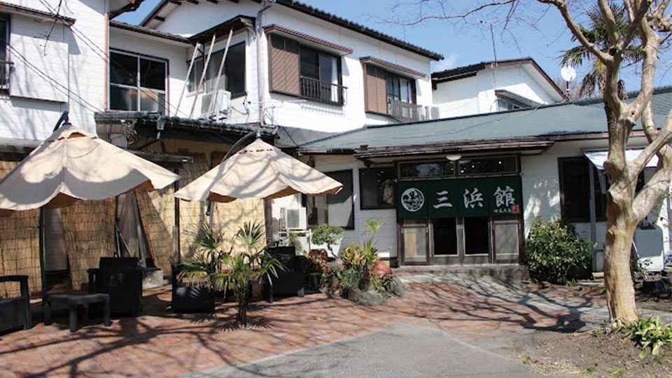 伊豆大島の三浜館の外観
