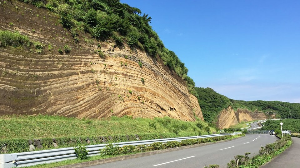 伊豆大島のツアー詳細の地層断面図