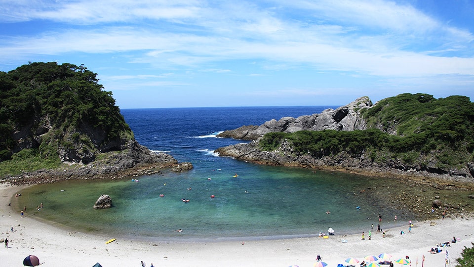 式根島のツアー詳細の泊海水浴場