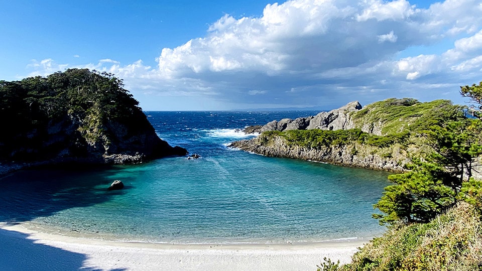 式根島の泊海水浴場