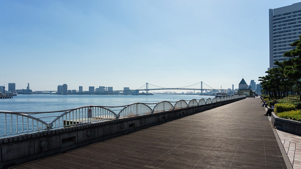 竹芝ふ頭の遊歩道からの眺め