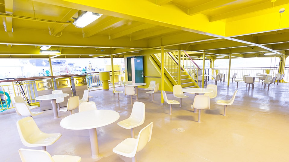 東海汽船橘丸の船内の様子