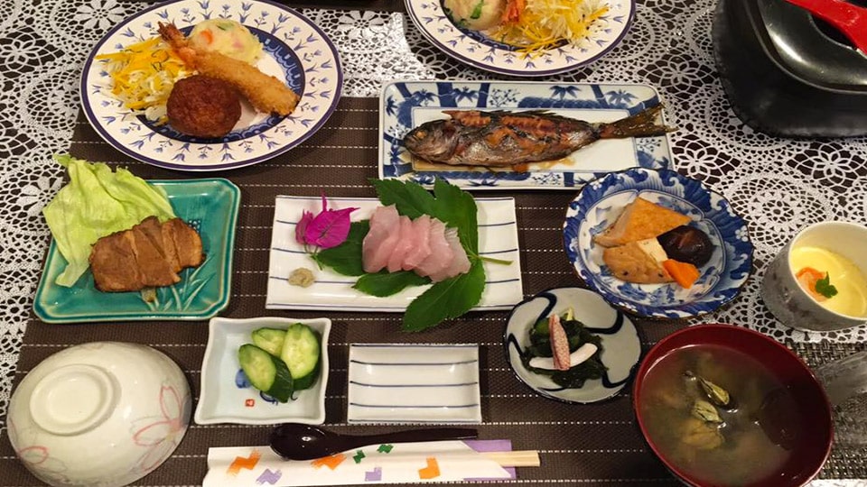 お宿そうめいまるの夕食の一例