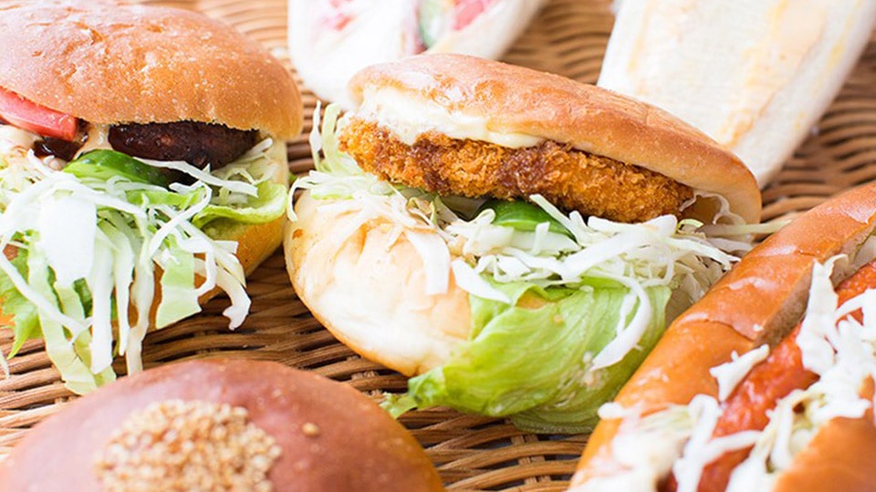 新島のかじやベーカリーのパン