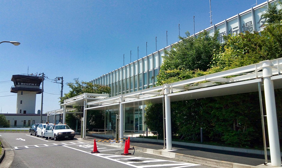 調布飛行場ターミナルの外観