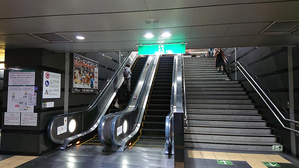 地下鉄大門駅 B2出口につながるエスカレーター