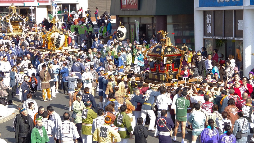 伊豆大島椿祭りの様子