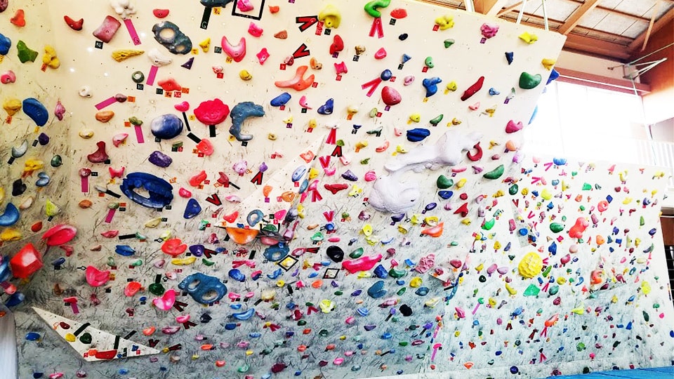 三宅村レクリエーションセンターのボルダリング施設