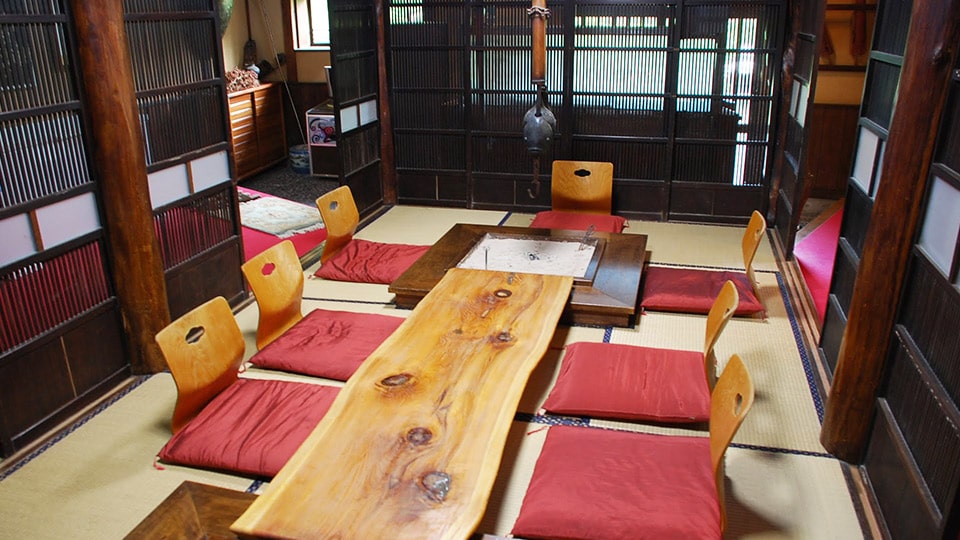 やまのべ旅館の内観