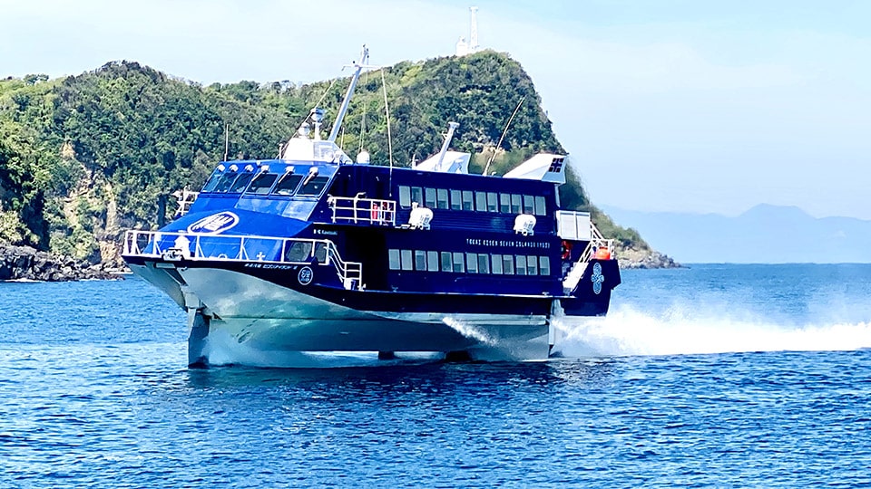 高速ジェット船・セブンアイランド結（ゆい）の外観