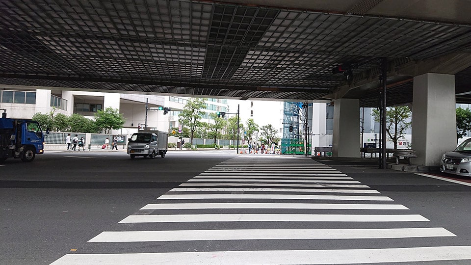 竹芝港客船ターミナルまでの途中にある横断歩道