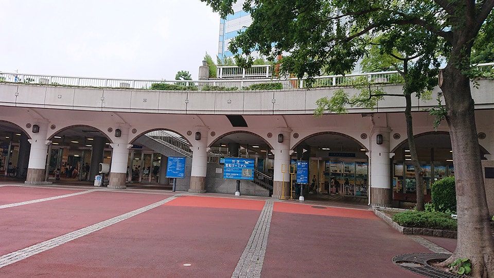 竹芝のマストのモニュメントとモヤイ