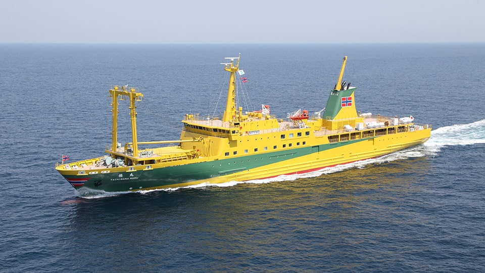 航行中の大型客船・橘丸