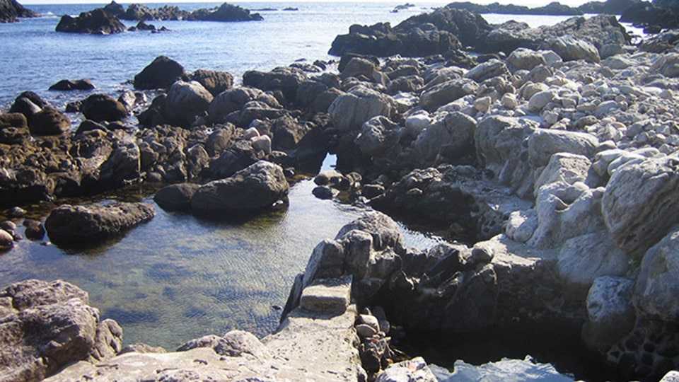 式根島の足付温泉