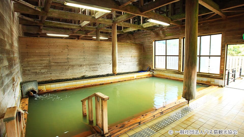 八丈島の樫立向里温泉 ふれあいの湯