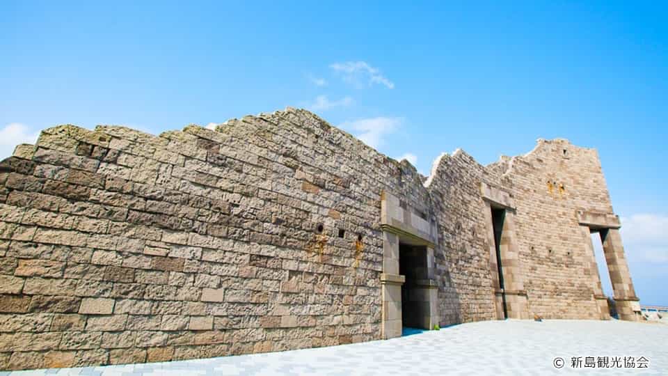 光と風と波の塔