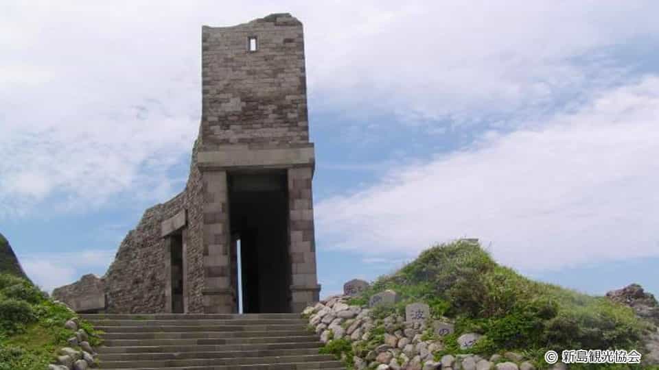 光と風と波の塔