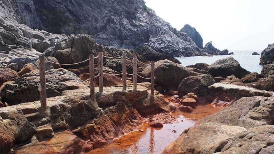 式根島の地鉈温泉